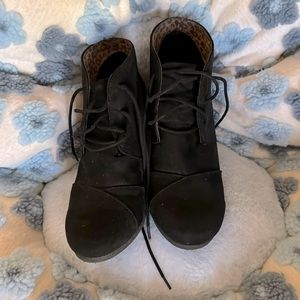 City classified brand ankle boots, lace up size black suede like material